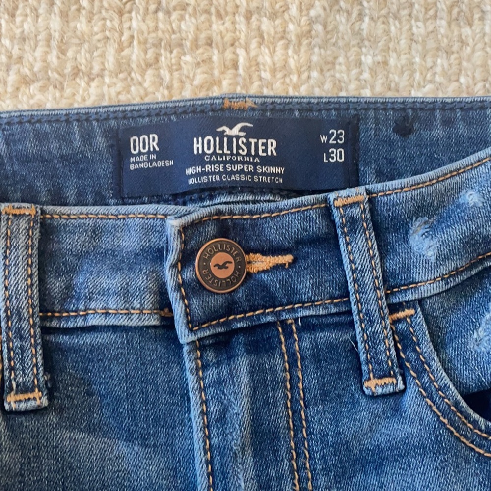 Distressed skinny jeans - Picture 4 of 8